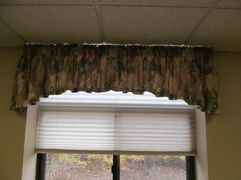valance ,blind