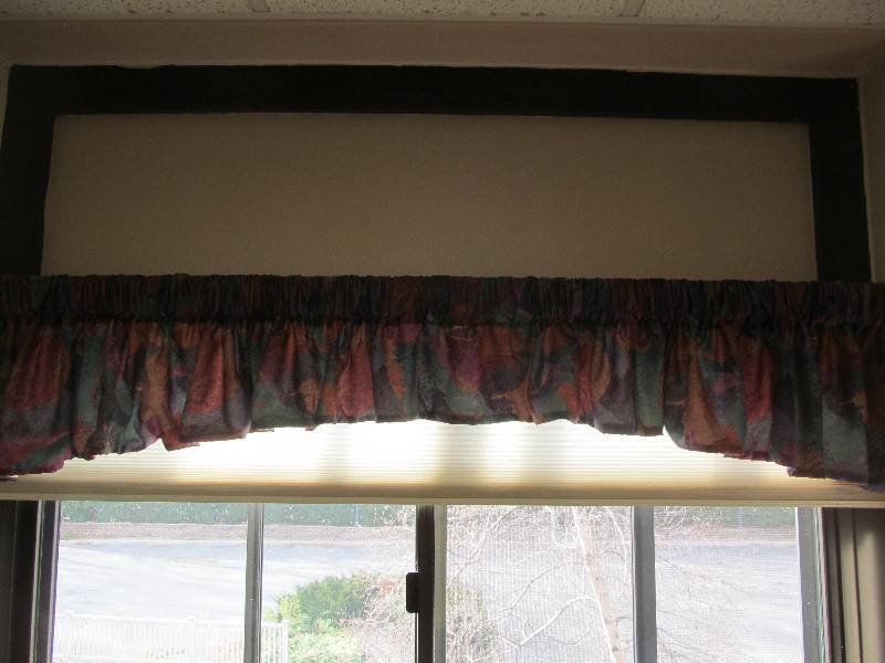 valance and blind