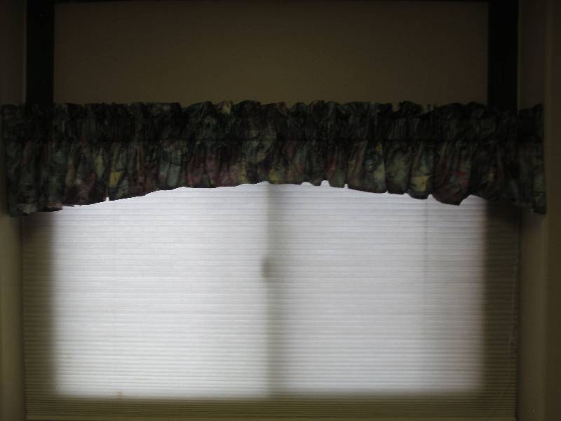 valance and blind