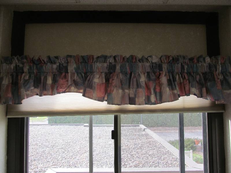 valance and blind