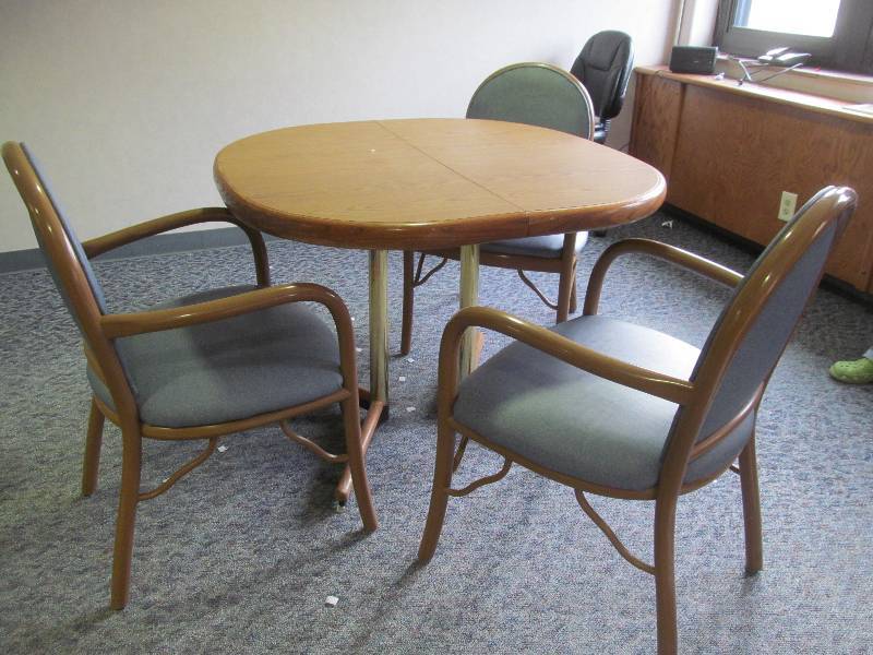 tablechairs