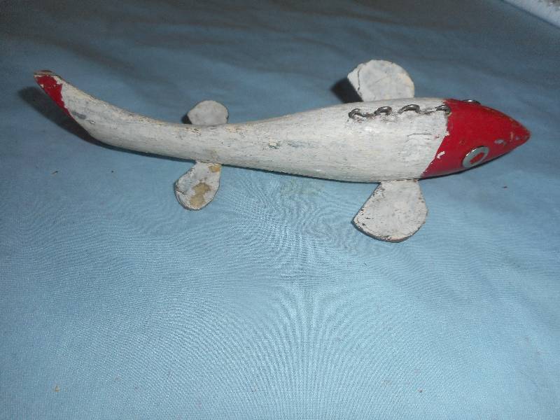 ANTIQUE WOODEN FISHING DECOY