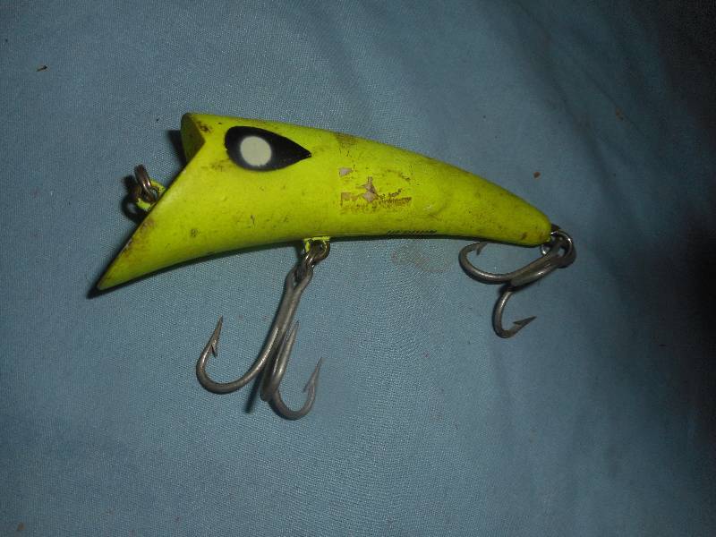 ANTIQUE WOODEN FISH HEDDON PLIG