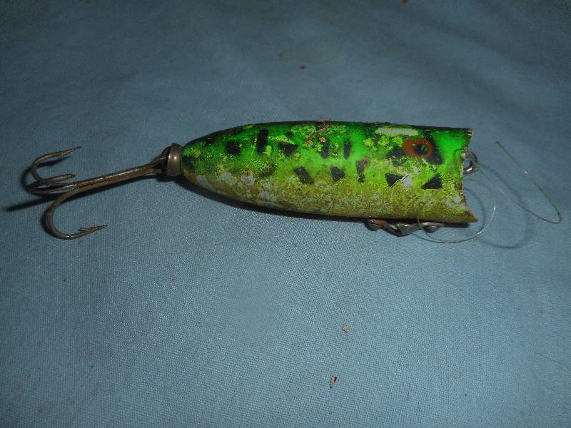 ANTIQUE WOODEN HEDDON BABY FISHING LURE