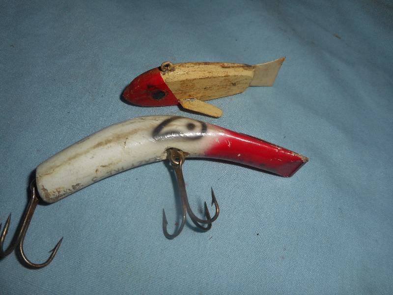 antique wooden fishing lures