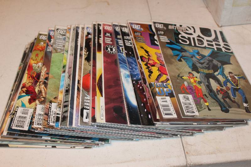 lot 27 image: Lot of (36) DC Comics The Outsiders, Batman and the Outsiders Comic Books