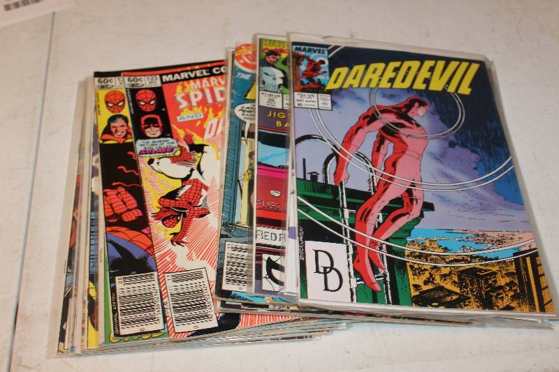 lot 33 image: Lot of (13) Marvel Comics Daredevil, Flash, Captain America, Spider-man Comic Books