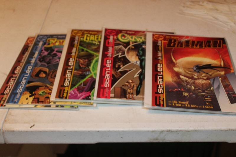 lot 58 image: Lot of (10) DC Comics Batman, Wonder Woman, Catwoman, Robin, Green Lantern, Flash, Sandman, JLA Comic Books