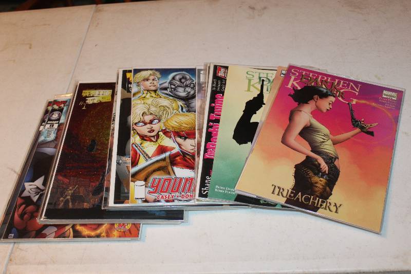 lot 92 image: Lot of (22) Top Cow, Marvel, DC Comics Stephen King, Moon Knight, Avengers, Elektra, Rising Stars Comic Books