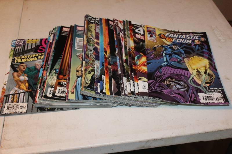 lot 129 image: Lot of (45) Marvel, DC Comics Fantastic Four, Batman, Gambit, Elite, Spider-man, Outsiders Comic Books