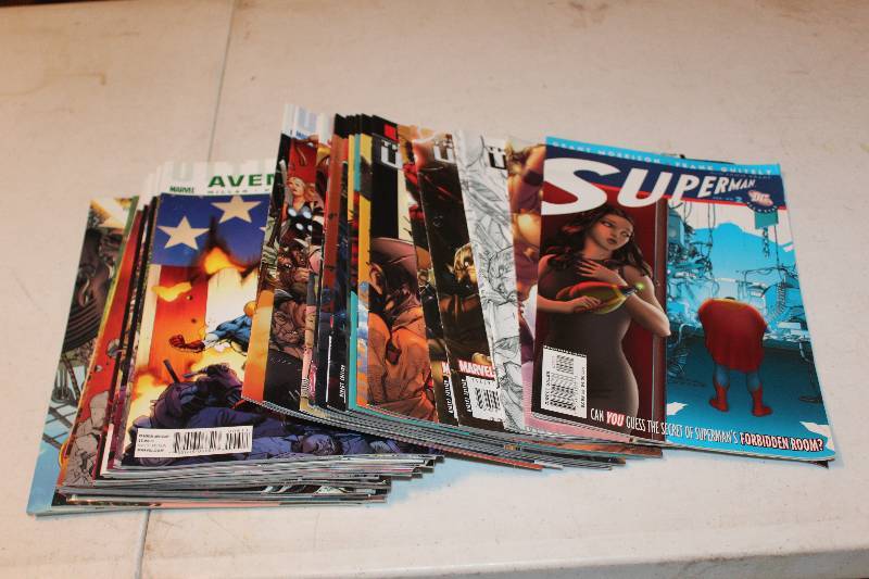 lot 127 image: Lot of (40) Top Cow, Marvel, DC Comics Superman, Ultimate 3, Avengers, Thor, Scion, Witchblade Comic Books w Signed