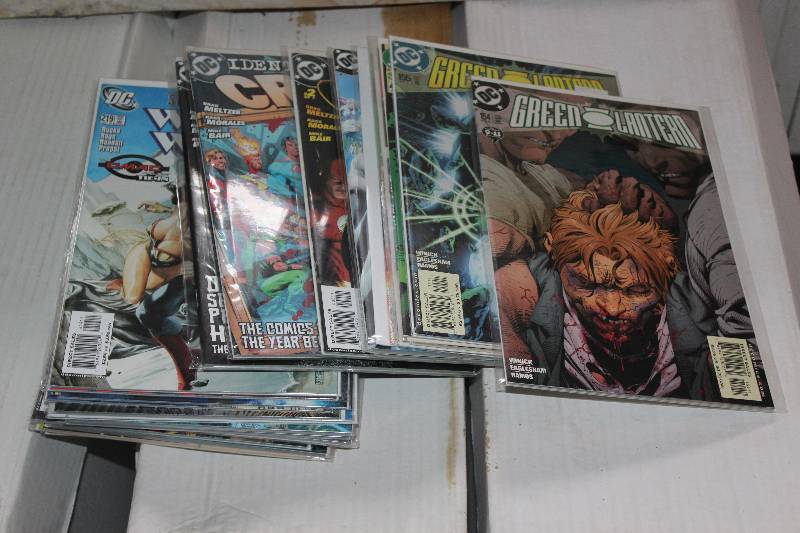 lot 137 image: Lot of (25) DC Comics, Wizard World Program 2003 Chicago, Green Lantern, Infinite Crisis, Wonder Woman, Superman Comic Books w Signed