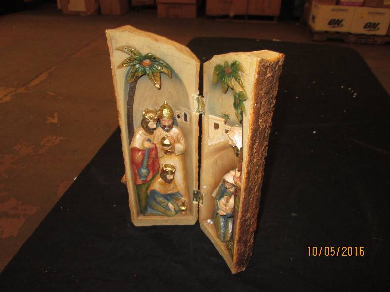New 1 pc Nativity Scene in Tree Tru...