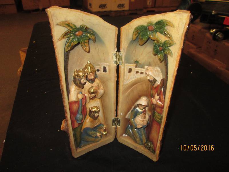 New 1 pc Nativity Scene in Tree Tru...