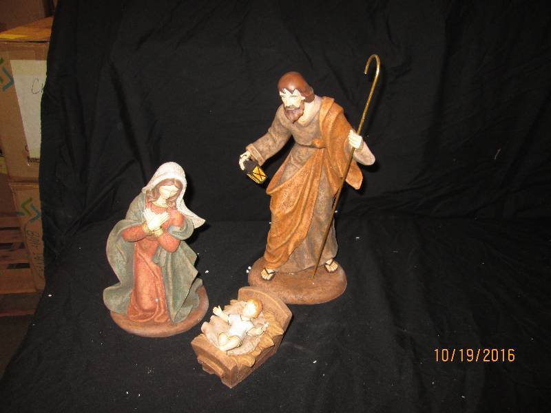 New 4 pc Nativity Set, 4 sets in bo...