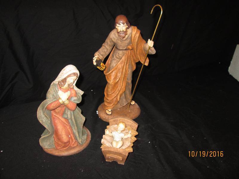 New 4 pc Nativity Set, 4 sets in bo...