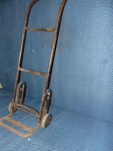 lot 9 image: Two Wheel Dolly