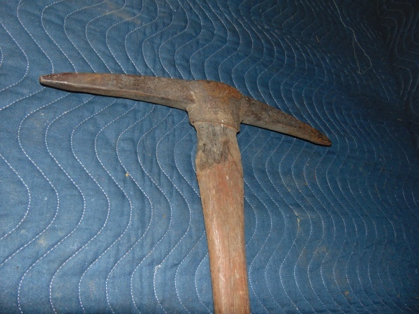 lot 10 image: Pick Axe