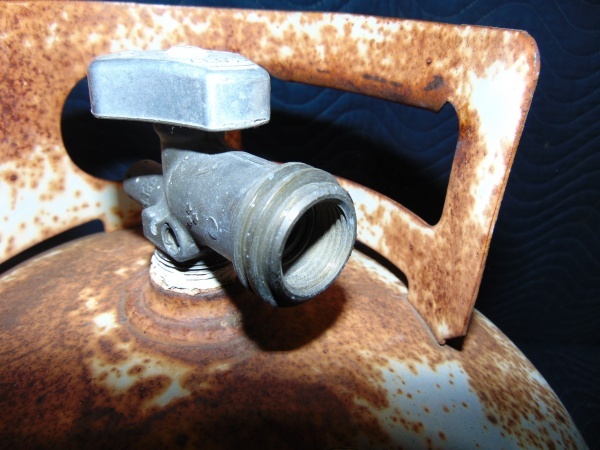 lot 15 image: Propane Cylinder