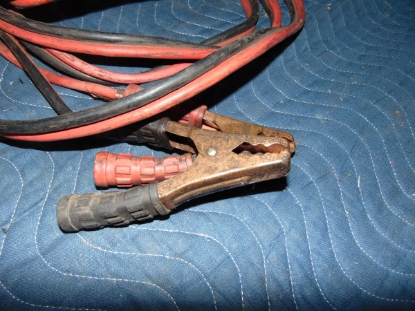 lot 17 image: Jumper Cables with Grip Handles