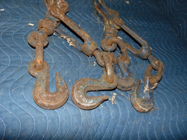 lot 22 image: (2) 38 Chain Binders