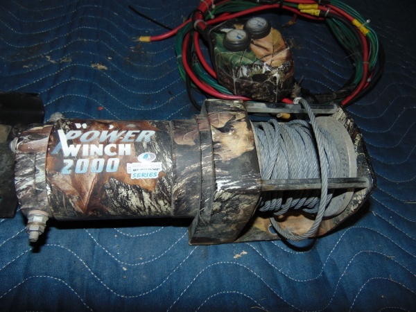 lot 24 image: Power Winch 2000 Atv Winch