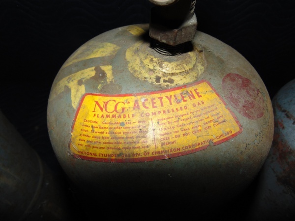 lot 25 image: 3 Torch Tanks