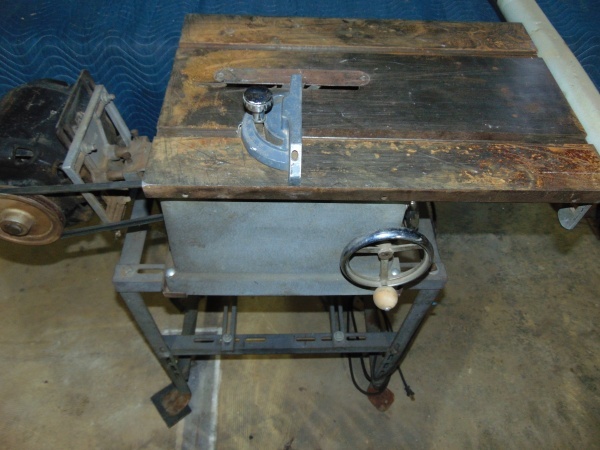 lot 30 image: Table Saw on Stand