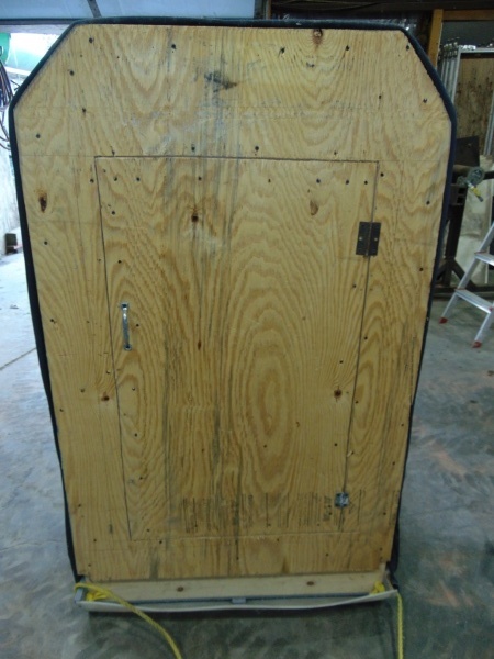lot 32 image: Small Fish House 2 Person
