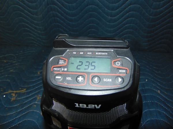 lot 35 image: Craftsman 19.2v Radio