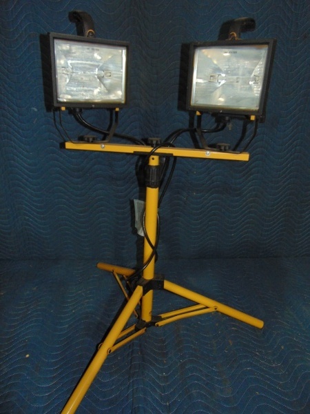 lot 49 image: Dual Work Lamp Model L-13