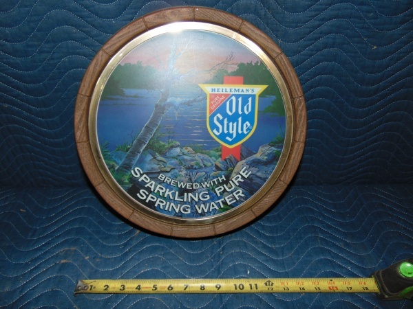 lot 58 image: Heilemans Old Style Beer Sign