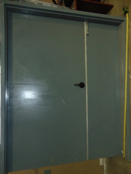 lot 84 image: Large Indoor Steel Door