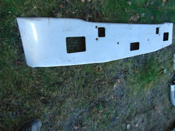 lot 86 image: Semi Front Bumber