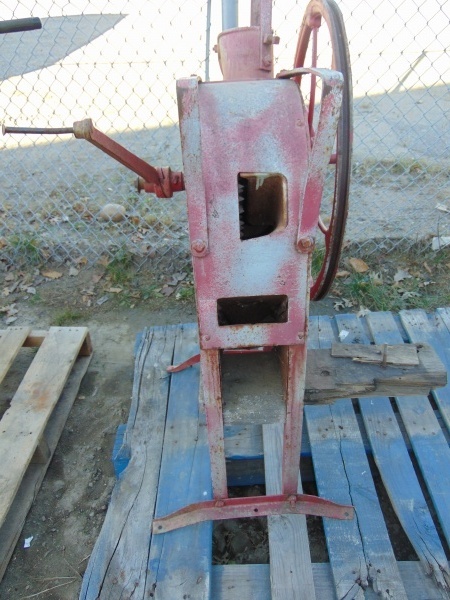 lot 95 image: Vintage Corn Sheller