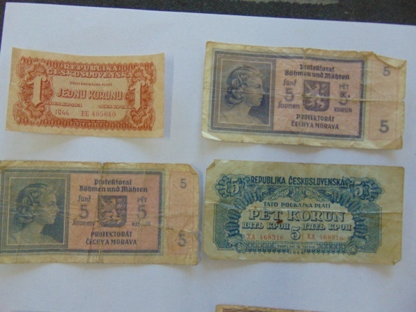 lot 99 image: Foreign Currency