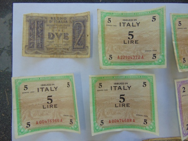 lot 104 image: Foreign Currency
