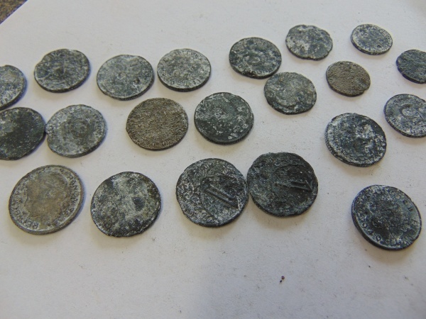 lot 109 image: Foreign Currency