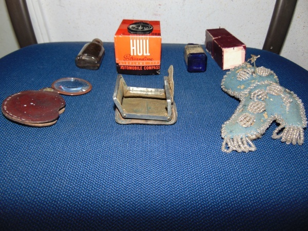 lot 115 image: Vintage Items