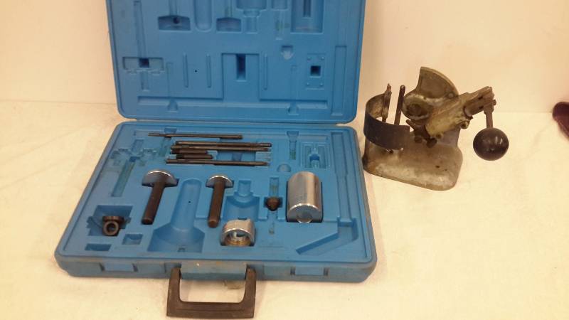 Valve tool and partial tool kit for Ford 2.8L engine