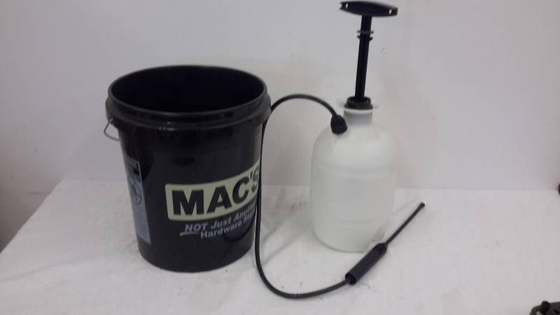 Yard sprayer and 5 gallon pail