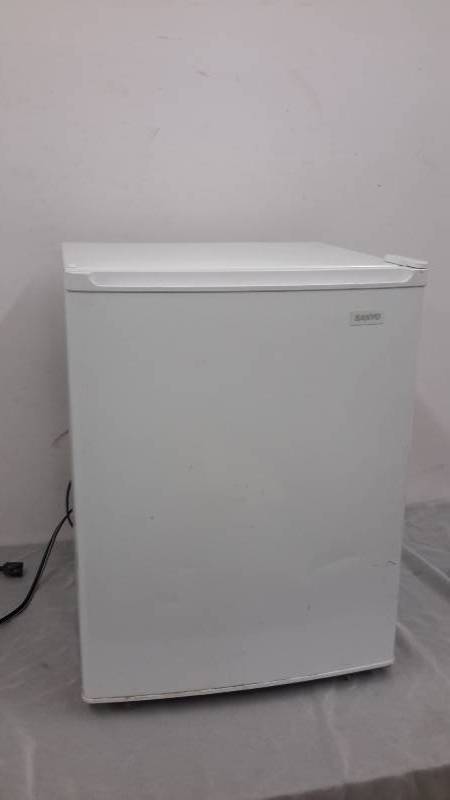 Sanyo dorm fridge