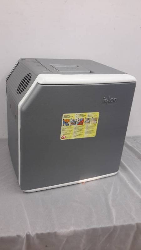 Igloo powered cooler