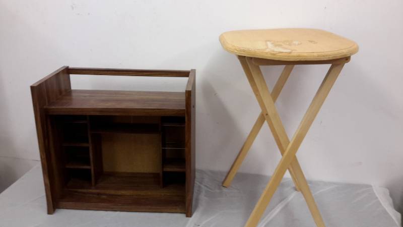 Foldable wooden table and wooden organizer