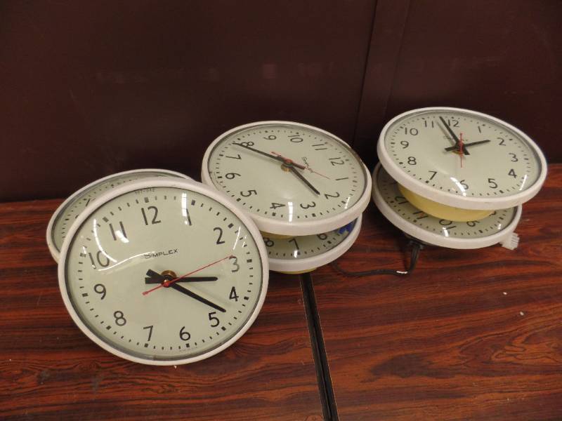 lot 405 image: Simplex Clocks