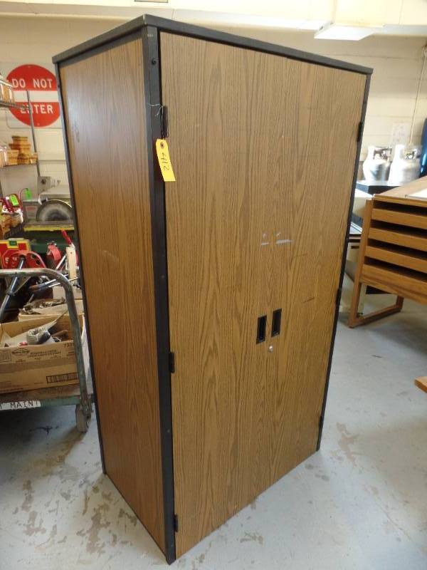 lot 412 image: Storage Closet