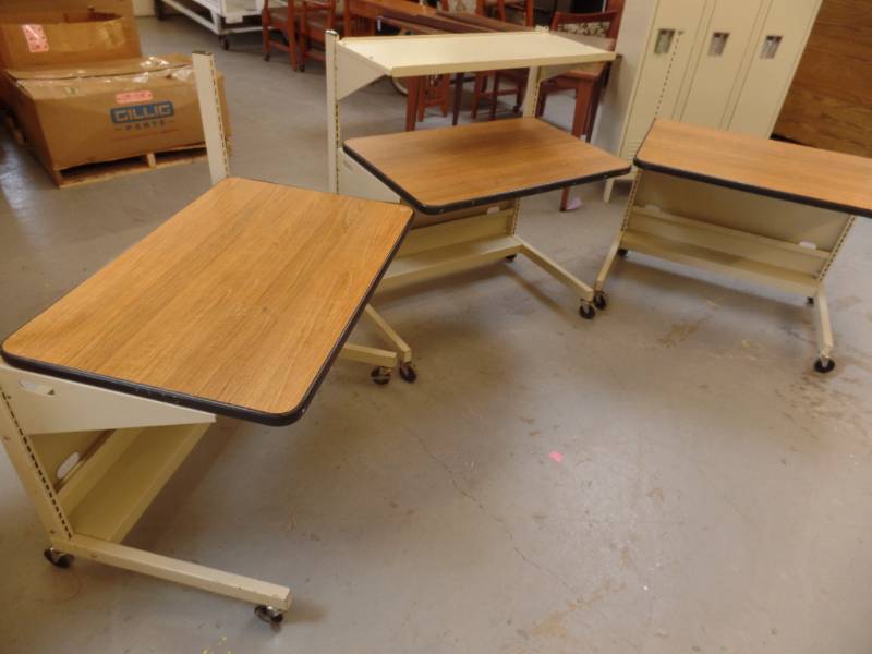 lot 413 image: Portable Work Stations