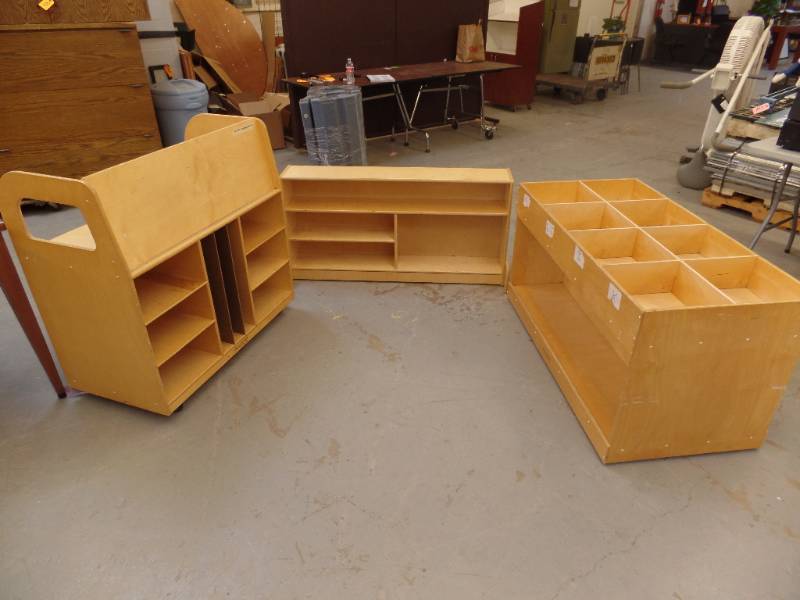 lot 418 image: Childrens Classroom Furniture