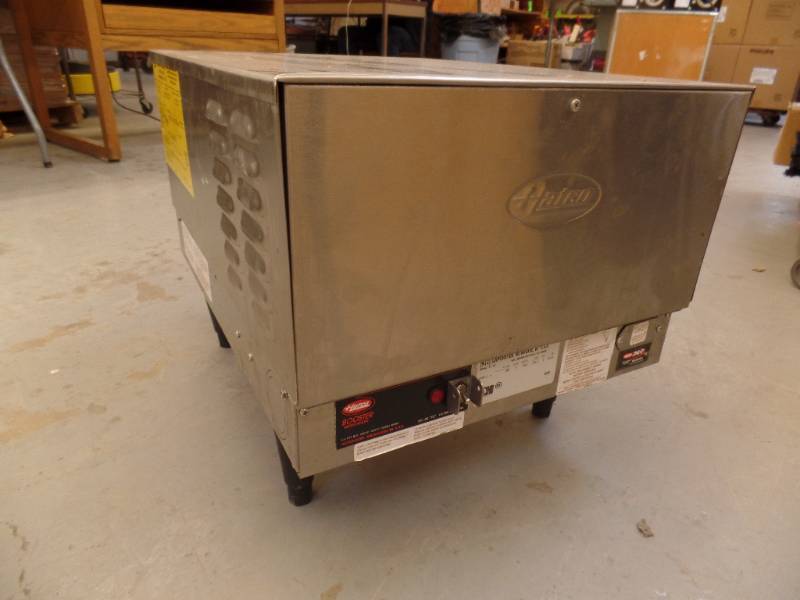 lot 421 image: Compact Electric Water Heater Booster.