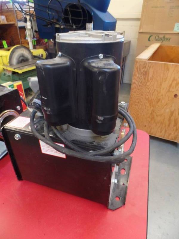lot 430 image: Electric Winch
